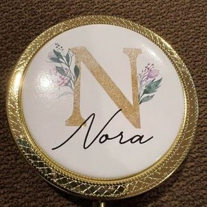 Meet your Posher, Nora